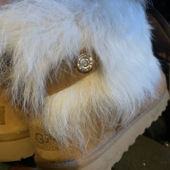 Uggs 7 but uggs are a size down so fit an 8 - Picture 3 of 3